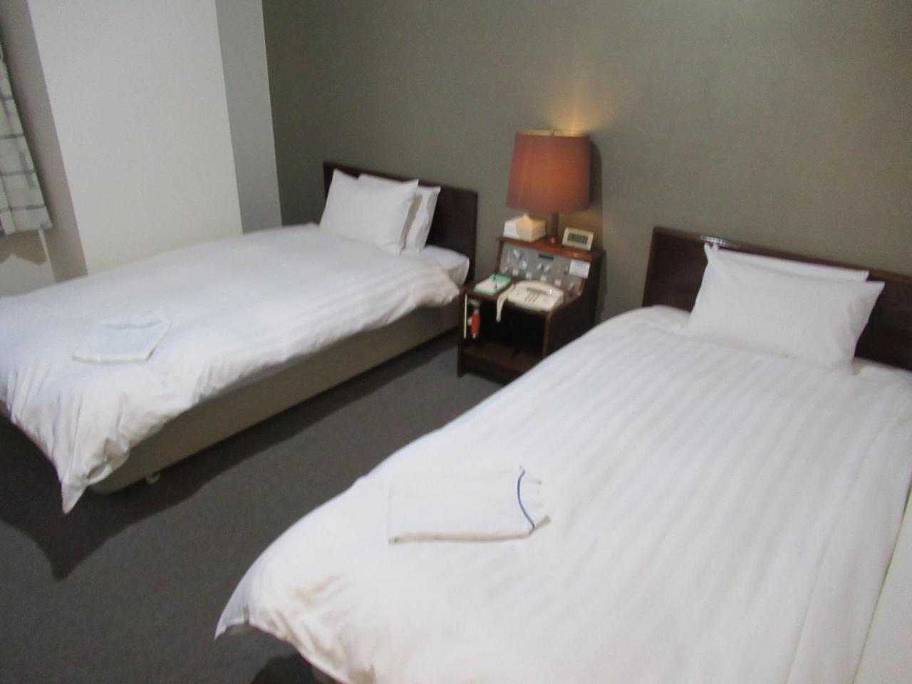 Hotel Tomakomai Green Hills Exteriör bild